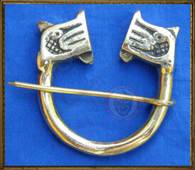 Dogs head cloak pin / clasp