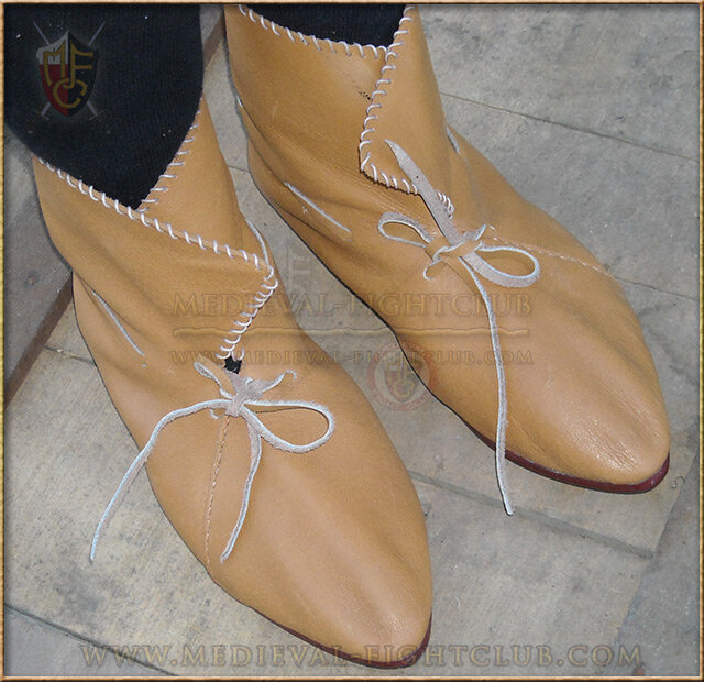 Medieval shoes 1200-1400