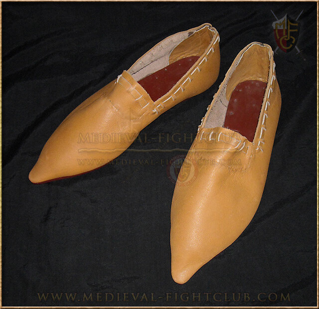 Low medieval German shoe - 1100-1300