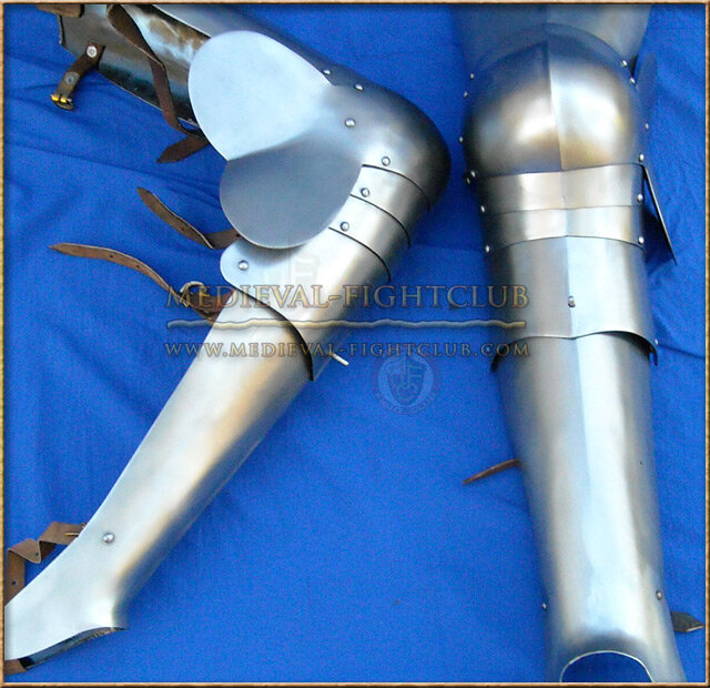 Cuisses, poleyns and greaves (full legs)