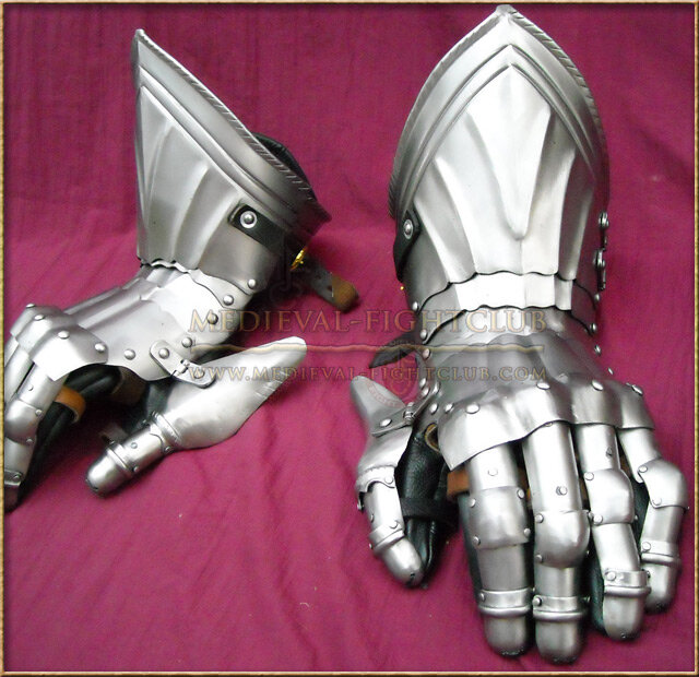 Gothic Fluted Gauntlets