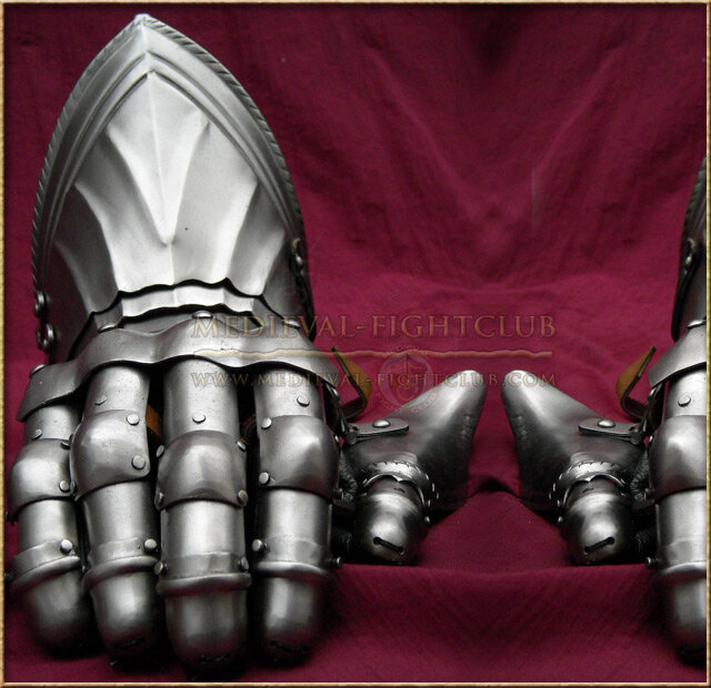 Gothic Fluted Gauntlets