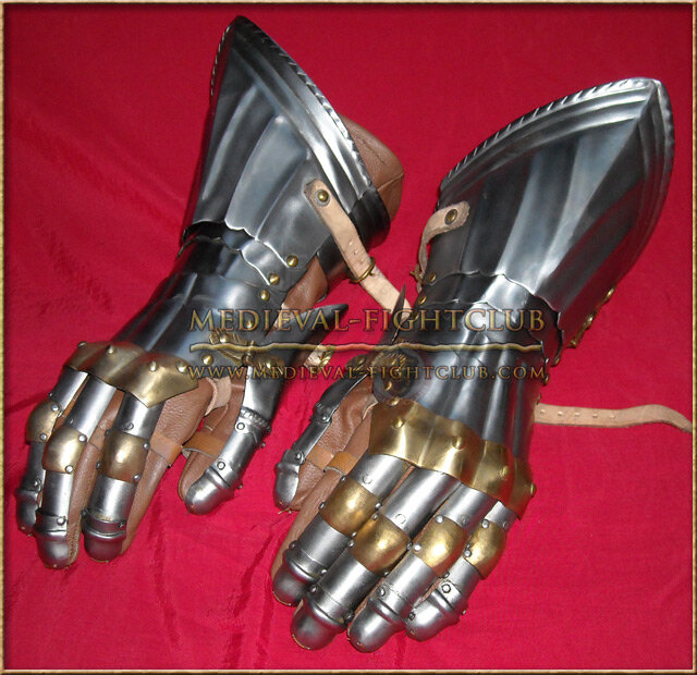 Gothic Fluted Gauntlets - Brass knuckles