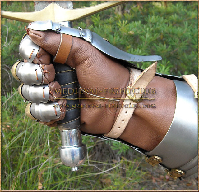 Gothic Fluted Gauntlets - Brass knuckles
