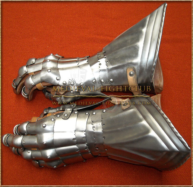 Gothic Fluted Gauntlets - patterned lames