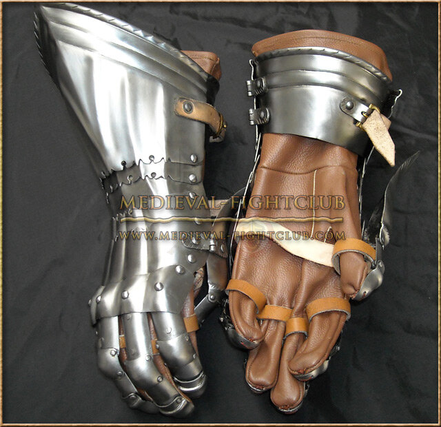 Gothic Fluted Gauntlets - patterned lames