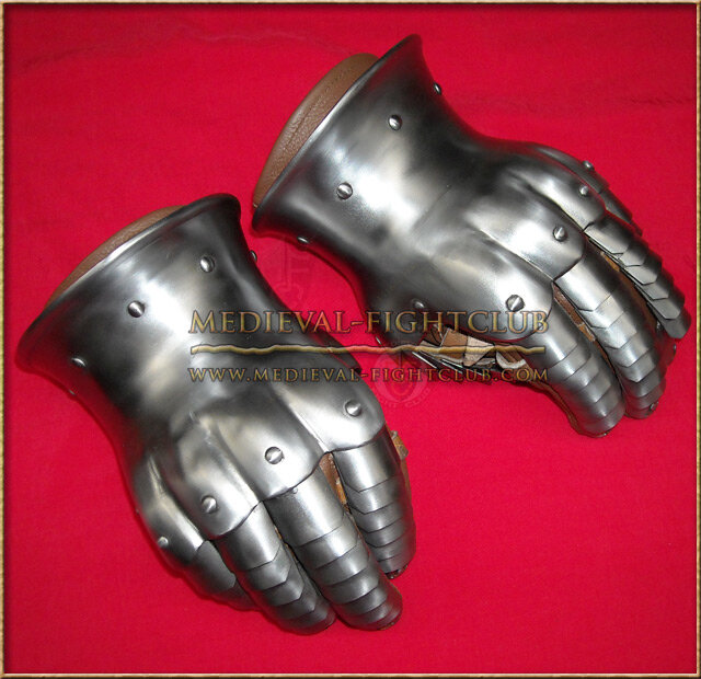 Hourglass Gauntlets - finger lames
