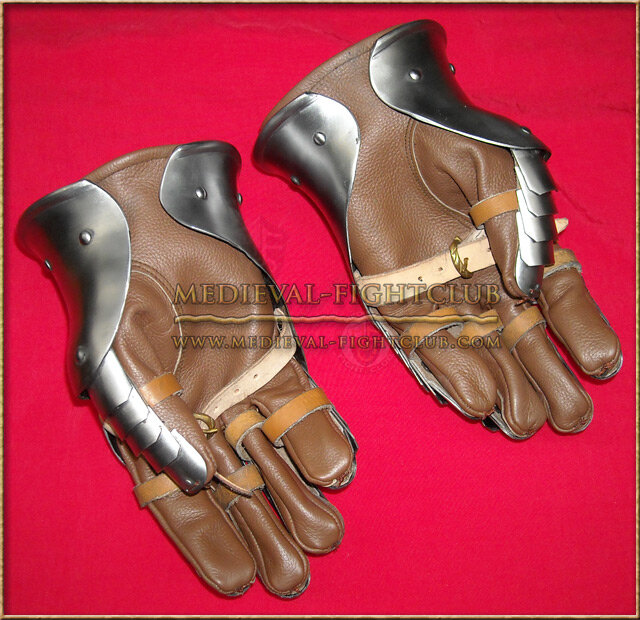 Hourglass Gauntlets - finger lames