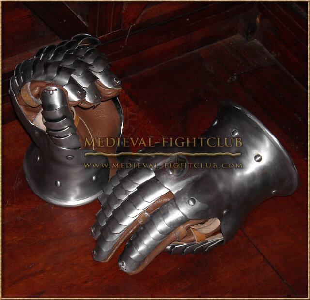Hourglass Gauntlets - finger lames